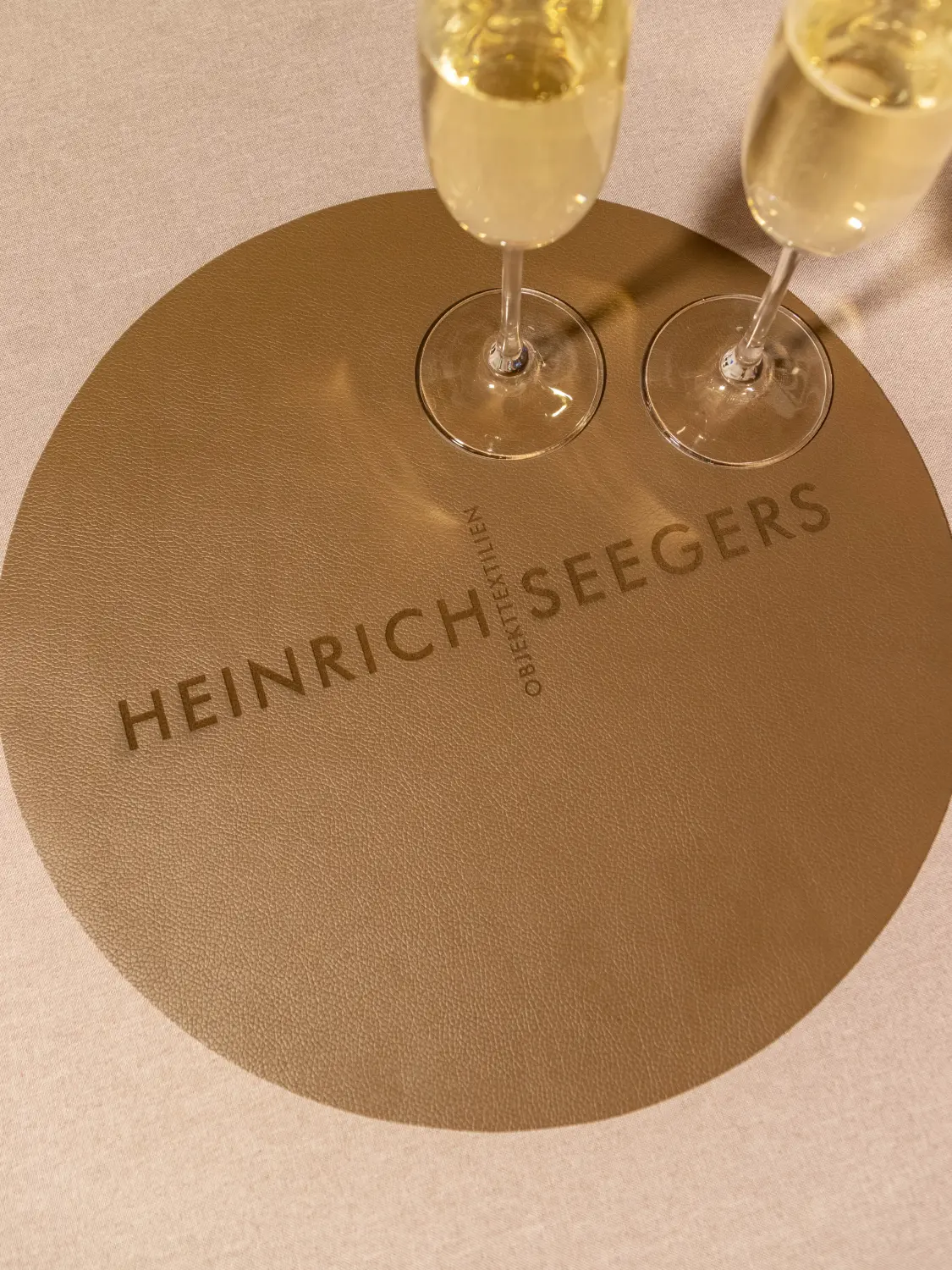 Öko-Lederset von Heinrich Seegers Objekttextilien GmbH